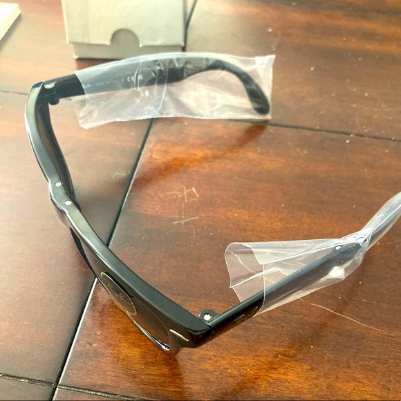 Brand New! Ray-Ban folding 54 Wayfarer Sunglasses - Picture 2 of 4